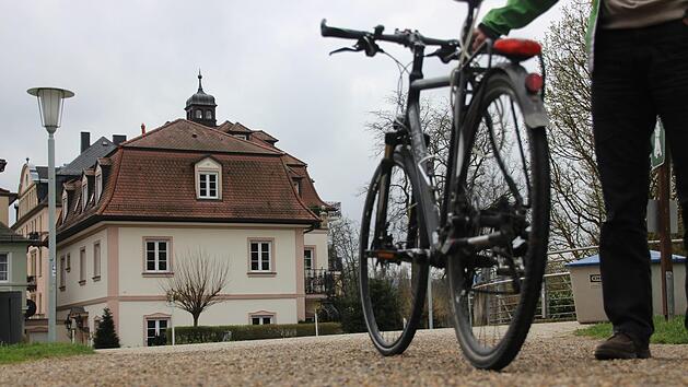 Der Weg durch die Bad Kissinger Innenstadt ist an einigen Stellen nicht besonders  Radfahrer freundlich. Foto: Benedikt Borst