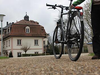Der Weg durch die Bad Kissinger Innenstadt ist an einigen Stellen nicht besonders  Radfahrer freundlich. Foto: Benedikt Borst