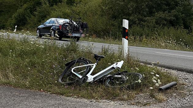 Kreis Kitzingen: Auto erfasst Fahrrad - Radlerin schwer verletzt in Klinik