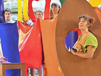 Nilz Bessel, Silvia Steger, Sandra Lava, Franziska Theiner in "Pippi Langstrumpf".  Foto: Sebastian Worch