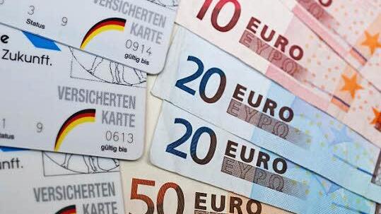 Viele Krankenkassen haben 2016 ihre Zusatzbeiträge erhöht. Den Aufschlag muss der Arbeitnehmer alleine tragen. Foto: Patrick Pleul, dpa, Archiv