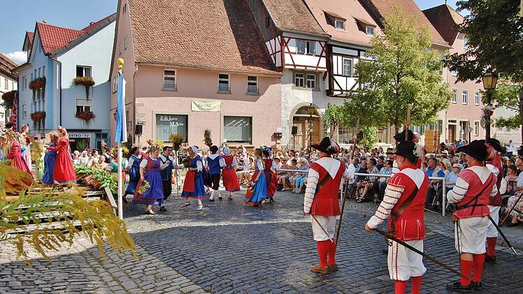 Beim Festumzug durch Münnerstadt. Foto: Sigismund von Dobschütz