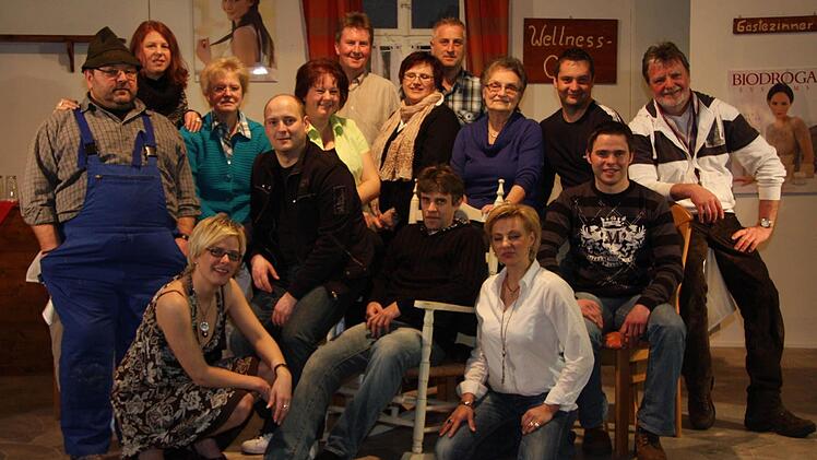 Die derzeitige Theatertruppe aus Leutenbach.