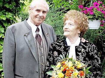 Walter Bayer und seine Gattin Helga feierten diamantene Hochzeit in Zeil. Foto: Alfons Beuerlein
