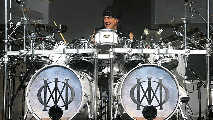 Teufels-Drummer: Mike Mangini.