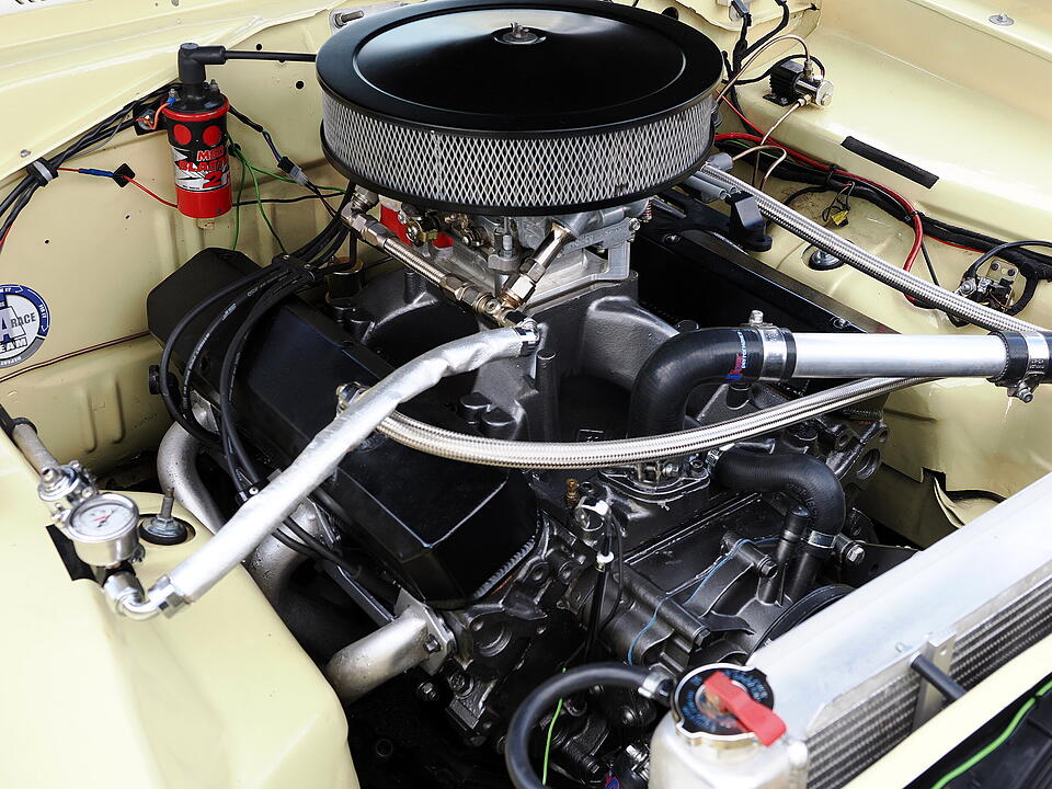 Oldtimer, US Cars, Traktoren und Motorräder.