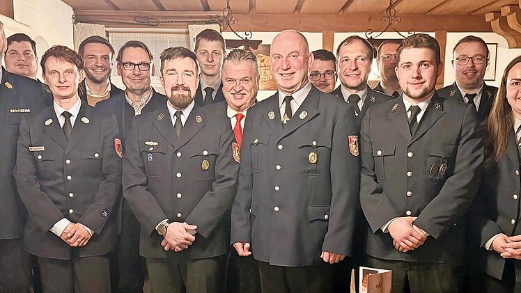 Harald Hempfling(Beisitzer), Yves W&auml;chter (KBI), Christian Gei&szlig;ler (Kassier), Daniela Wagner (KBM), Jonas Gleich (zweiter B&uuml;rgermeister Stadtsteinach), Roland Wolfrum (B&uuml;rgermeister Stadtsteinach), Sebastian Kolloch (Vorstand), Lars P&uuml;hlhorn (Beis...