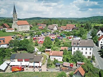 Das Feuerwehrfest mit H&uuml;pfburgfestival in Thuisbrunn findet am Donnerstag unterhalb der Kirche statt.