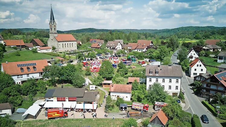 Das Feuerwehrfest mit H&uuml;pfburgfestival in Thuisbrunn findet am Donnerstag unterhalb der Kirche statt.