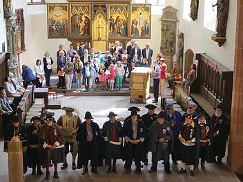 Nicht nur Chorgesang, sondern auch Türmergeschichten und Lieder erlebte die Pfarrgemeinde am Sonntag im Gottesdienst in der Stadtpfarrkirche St. Laurentius. Fotos: Johanna Eckert