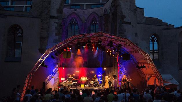 Die Decke des uralten Gem&auml;uers ist den Bomben des letzten Krieges zum Opfer gefallen. Foto: Nikolas Pelke