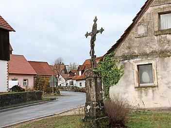 Laibarös, vom südlichen Ortsausgang betrachtet. Fotos: Josef Hofbauer