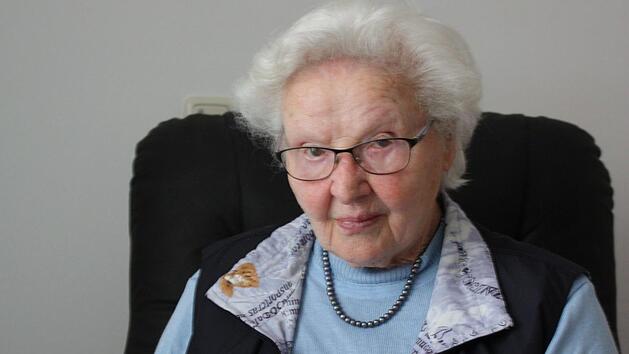 Mit Video-Telefonaten via Tablet bleibt Ella Glenk mit ihrer Familie in Verbindung. Foto: Awo-Kreisverband