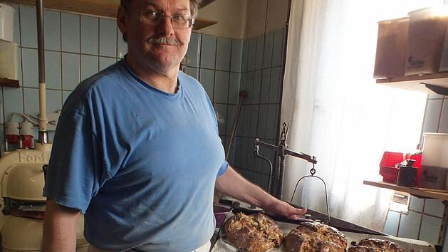 Heinz Kreuzer bäckt nach alten Rezepten. Foto: Manfred Welker