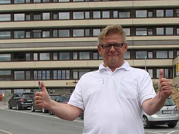 Frank Wilzok, Personalratsvorsitzender und Pfleger in der Anästhesieabteilung am Klinikum Kulmbach ist für den Wettbewerb "Deutschland sucht den Pflegeprofi" nominiert worden und hofft auf viele Stimmen aus Kulmbach und Umgebung. Wilzok will allerdings nicht nur für sich selbst werben, sondern vor allem um öffentliche Aufmerksamkeit für dasdas Thema Pflege. Foto: Sonny Adam