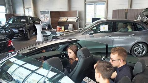 Berufsorientierung findet im Auto statt.  Foto: PR
