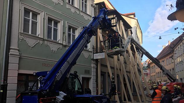 Zu den großen Einsätzen für das THW Haßfurt in diesem Jahr gehörte die mehrtägige Einsturzsicherung eines Hauses in Bamberg, bei dem die Kollegen in der Domstadt mit 15 Helfern und dem Teleskoplader aus der Kreisstadt unterstützt wurden. Christian Licha