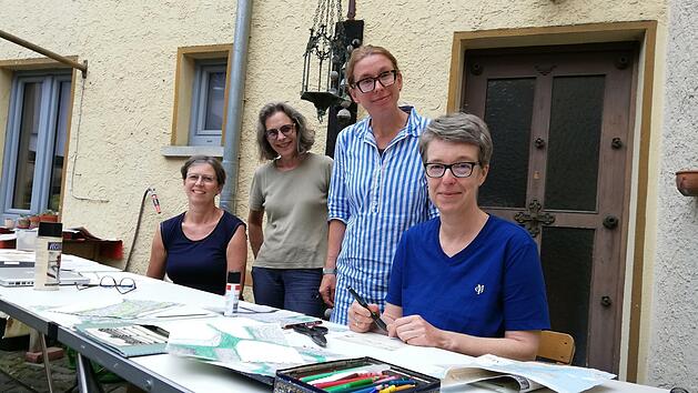 Christiane G. Schmidt, Mia Hochrein, Susanne Britz und Stephanie Krumbholz (von links) entwickeln in M&uuml;nnerstadt k&uuml;nstlerische Projekte.