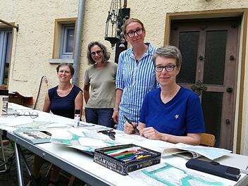 Christiane G. Schmidt, Mia Hochrein, Susanne Britz und Stephanie Krumbholz (von links) entwickeln in Münnerstadt künstlerische Projekte.