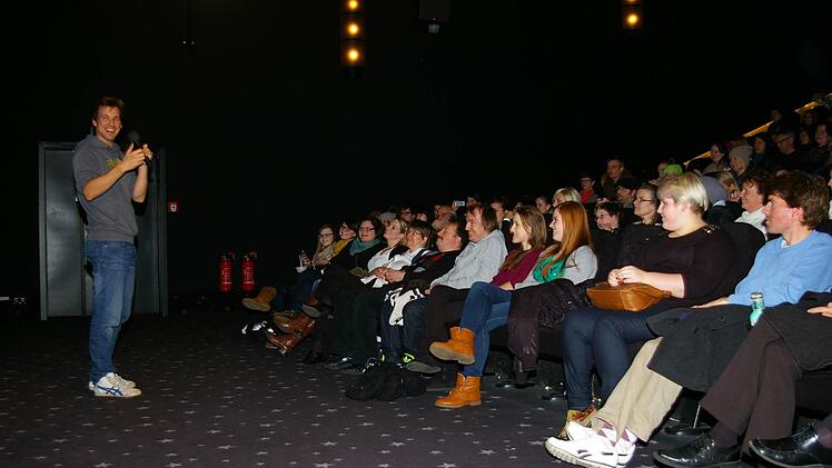 Er wäre auch ein guter Entertainer. Florian David Fitz macht die Show und hat den Kinosaal voll in der Hand,