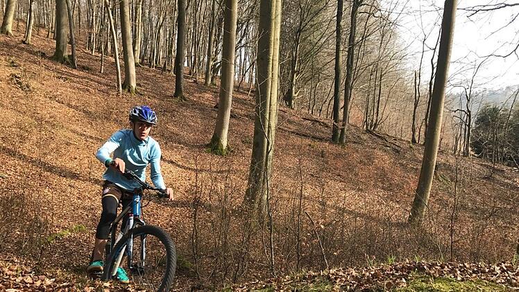 Singletrails um Bad Br&uuml;ckenau: Touren durch den Wald geh&ouml;rten ebenso zur Ausbildung der AG-Teilnehmer wie Geschicklichkeits&uuml;bungen und grundlegendes Wissen f&uuml;r Wartungsarbeiten. Foto: Andr&eacute; Dippacher