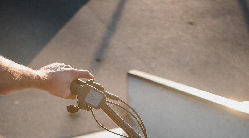 Unbekannter Dieb klaut teures E-Bike - Polizei sucht weitere Hinweise