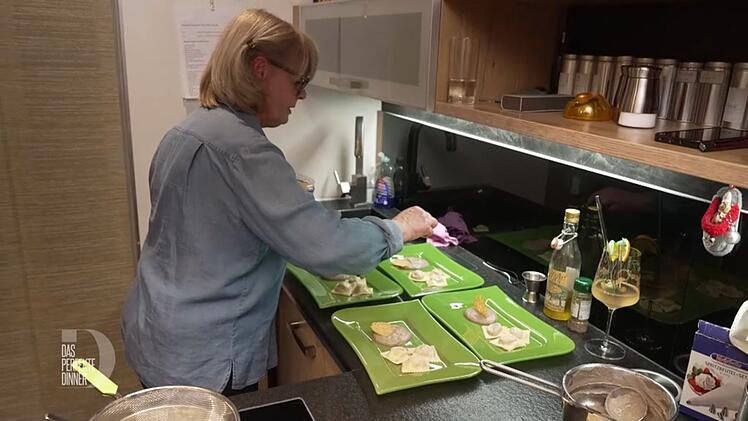 Die Vorspeise: Pilzravioli an Champignonmousse.