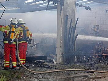 Brand in Scheune in Unteroberndorf Foto: News5 / Herse