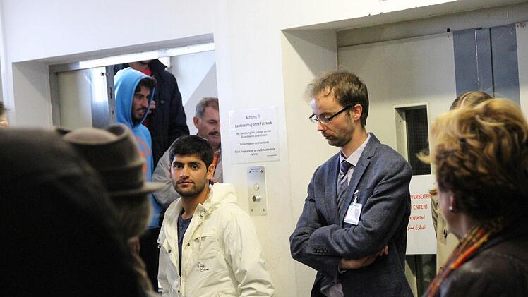 Kreisausschuss Bad Kissingen besucht Notunterkunft. Foto: Benedikt Borst