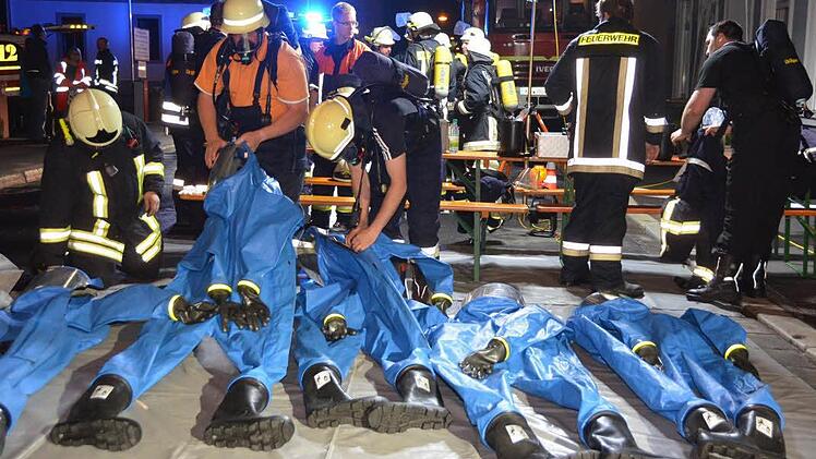 Rekord: Einen zweitägigen Gefahrenguteinsatz hatte die Bad Kissinger Wehr überwiegend mit voller Mannschaft in der Theresienstraße. Foto: Peter Rauch