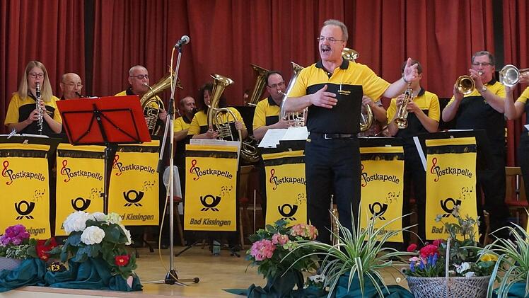 Die Postkapelle Bad Kissingen sorgte für Begeisterung in der vollen Mehrzweckhalle in Oberthulba. Foto: Marcus Leitner