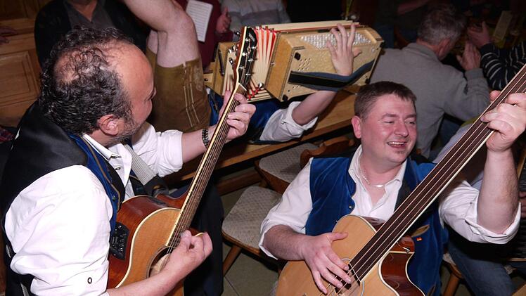 A echte Gaudi: das Wirtshaussingen in Ebersdorf bei Coburg. Foto: Berthold Köhler
