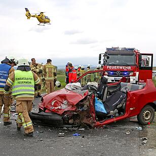 Unfall bei Haßfurt: Autos kollidieren frontal