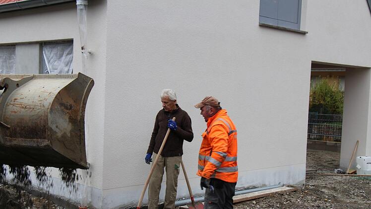 Wenn der Ortssprecher zum Arbeitseinsatz ruft, sind die Engenthaler da. Diese Unterstützung des neuen Dorfgemeinschaftshauses rechnet Johannes Krumm seinen Mitstreitern hoch an. Durch die Eigenleistungen wurden immerhin mindestens 65000 Euro eingespart.Tanja Krumm