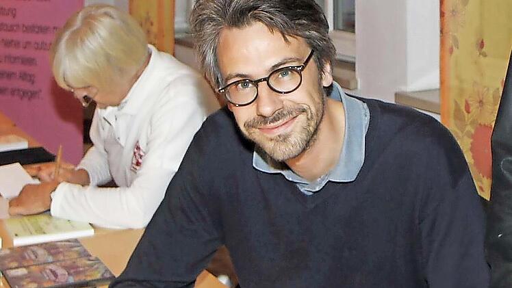 Autor David Sieveking gastiert anlässlich der Bayerischen Demenzwoche am Montag, 18. September, ab 19 Uhr im Rentamt in Bischofsheim. Er liest aus seinem Buch „Vergiss mein nicht“ und zeigt Passagen aus dem gleichnamigen Dokumentarfilm.