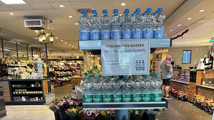 Wegen Hitzewelle: Bamberger Rewe-Markt bietet kostenloses Wasser an