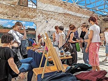 Zum Flohmarkt lädt der Verein Kunstwert am Sonntag, 29. Juni, ab 10 Uhr in die Fliegerhalle der Spinnerei Mainleus.