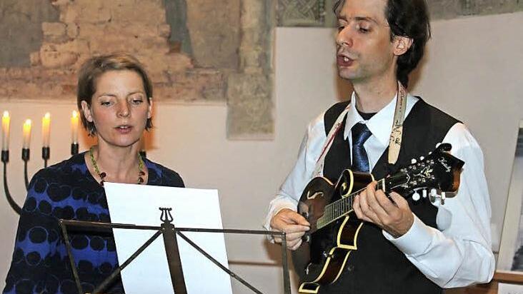 Eva und Silvan Wagner umrahmten die Gedenkfeier musikalisch. Foto: privat