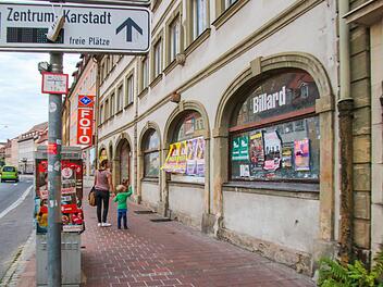 Hingucker mit Gruselcharme: Das verfallende Anwesen prägt das Stadtbild in der einst als Einkaufsmeile bekannten Unteren Königstraße. Fotos: Sebastian Schanz