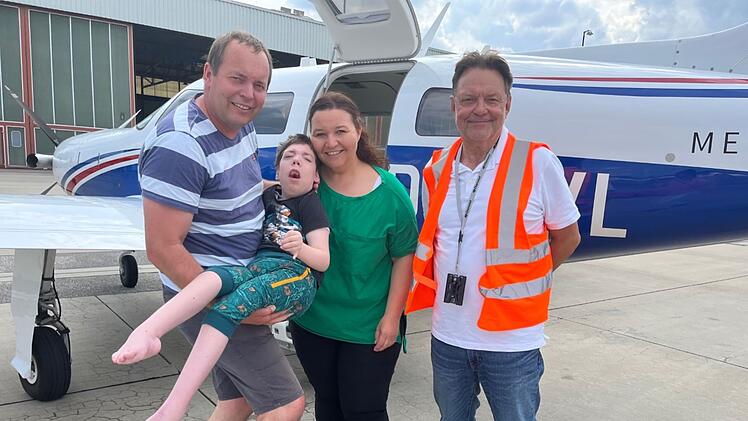 Nürnberg: "Flying Hope" Pilot fliegt schwerkranken Jungen nach Hause - "jetzt ist die Welt in Ordnung"