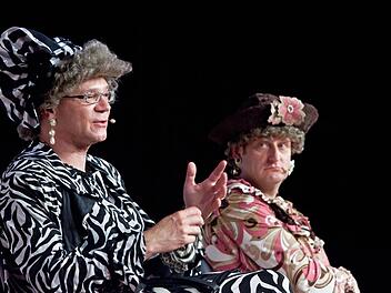 So liebt das Publikum das Duo Heißmann und Rassau - als Waltraud und Mariechen wie hier beim Auftritt im Coburger KongresshausFotos: Jochen Berger