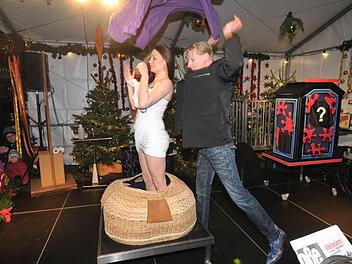 Daniel Jordan ließ seine Partnerin Sarah mehrfach verschwinden und wieder auftauchen. Fotos: Roland Meister