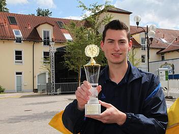 Mit 29 Treffern in der B-Klasse 1 gewinnt Moritz Leitsch von der SG Bad Brückenau II/Oberleichtersbach II einen Torjägerpokal der Saale-Zeitung.Ulrike Müller
