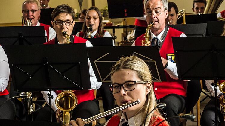 Reichlich Applaus erhielt das Musikverein Stadt Rödental unter Leitung von Lena Wegener bei seinem Konzert in der Heilig-Kreuz-Kirche Coburg.Foto: Jochen Berger