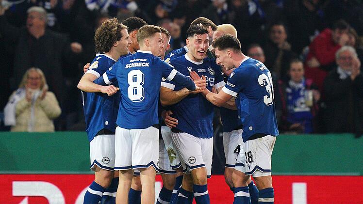 Mit dem Sieg über Bremen im Viertelfinale (Bild) begann für Arminia Bielefeld das große Träumen. Der Weg führte letztlich sogar bis ins Finale nach Berlin.