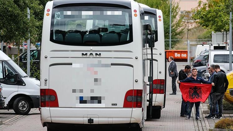Die ersten Flüchtlinge aus dem Balkan sind in Bamberg angekommen. Foto: Matthias Hoch