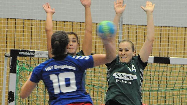 Die Hände hoch: Eine gute Abwehrleistung wird für die SG Garitz/Nüdlingen die Basis sein, um in Rimpar zu punkten. Foto: Hopf