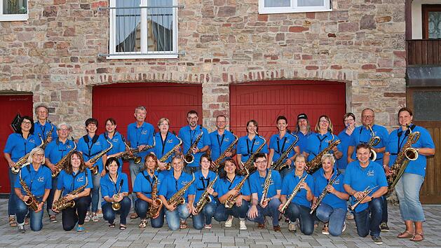 Auch dieses Jahr wieder mit dabei bei den Hamulissimo-Sommerkonzerten am Viehmarkt: Das Sax-Orchester der Bayerischen Musikakademie Hammelburg unter der Leitung von Kuno Holzheimer.  Foto: Jochen Vogler