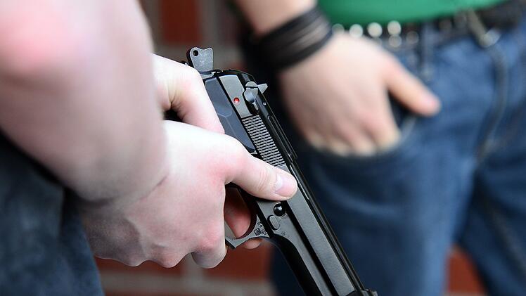 Jugendliche mit Pistole unterwegs
