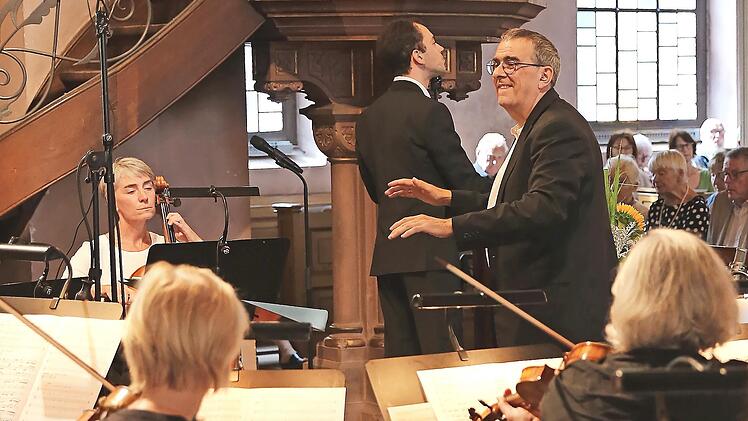 Kreismusikdirektor Jörg Wöltche als Dirigent beim Kantatengottesdienst 2025.